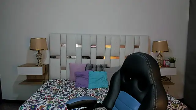iamCharlotte19 online show from July 2026 05:15:01 PM