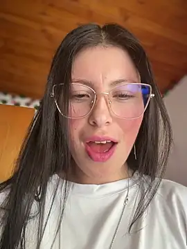 Mia salinass online show from March 2026 08:02:01 PM