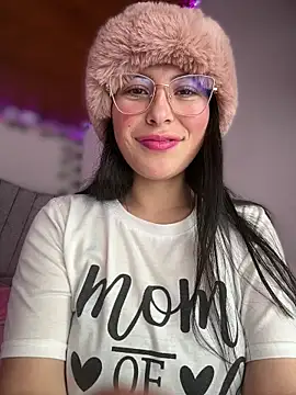 Mia salinass online show from March 2026 07:08:01 PM