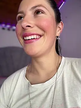 Mia salinass online show from April 2026 06:08:02 PM