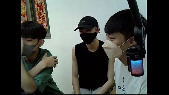 Snapshot of zhu000000 chatting on October 2025 04:24:02 AM zhu000000 online show from October 2025 04:24:02 AM