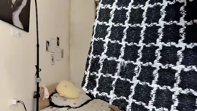 MaiLiiil online show from January 2026 02:55:01 PM