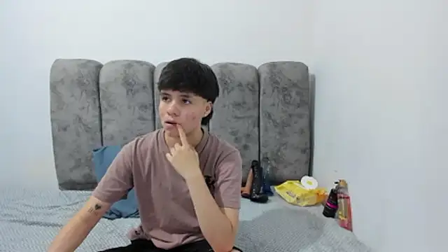 Bruno Cruzz online show from March 2026 02:44:02 AM