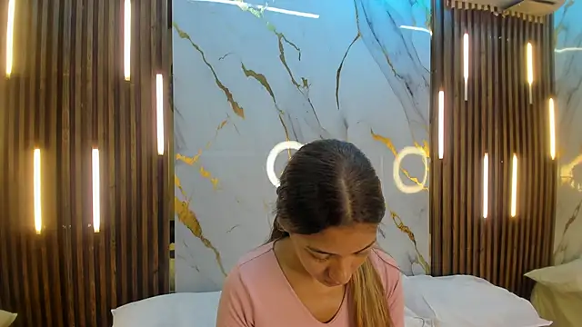 VictoriaDuart online show from April 2026 08:00:02 PM