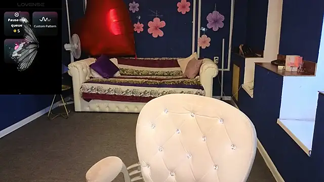 Snapshot of Kira_Kenett chatting on May 2026 07:05:02 AM Kira Kenett online show from May 2026 07:05:02 AM