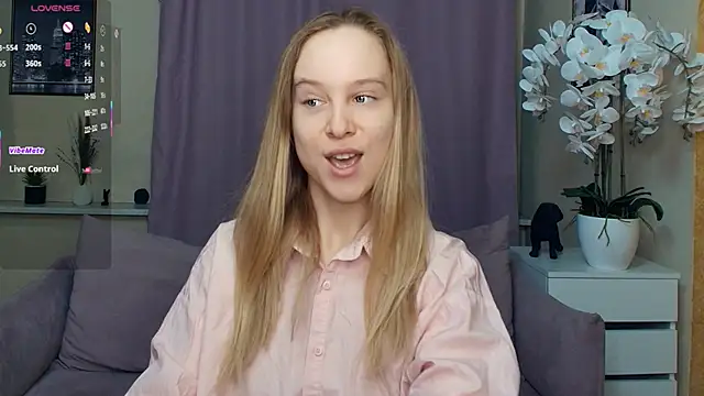 SoonMoor online show from March 2026 06:34:02 PM