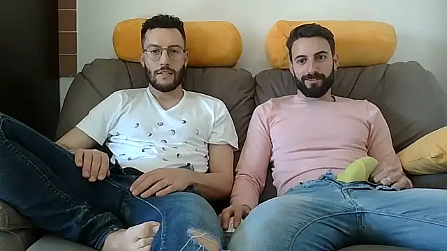 Amicisegreti online show from April 2026 02:28:01 PM