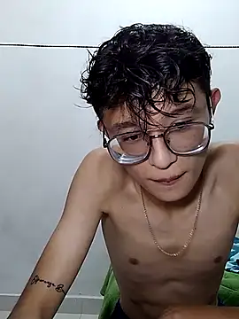 SantiagoRusso18 online show from January 2026 09:07:02 PM