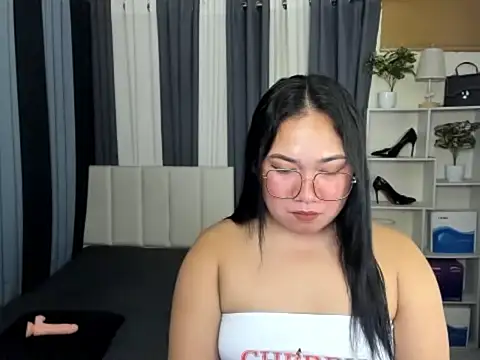 TsUncutKaren online show from March 2026 05:05:02 PM