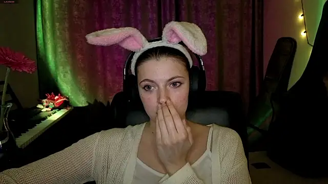 CutieAnny online show from March 2026 07:19:01 PM