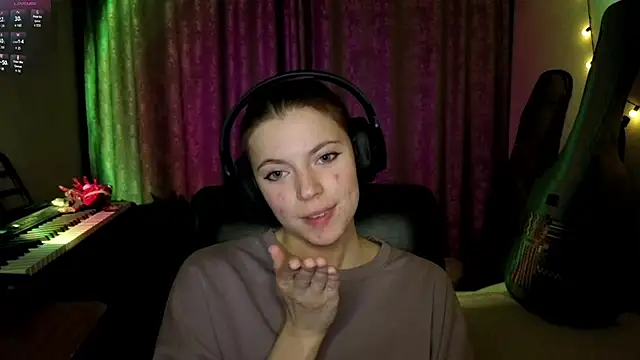 CutieAnny online show from April 2026 08:13:02 PM