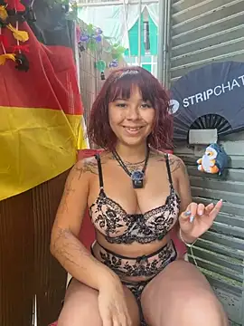 Snapshot of YumiLux chatting on July 2026 08:07:02 AM YumiLux online show from July 2026 08:07:02 AM