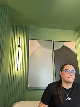 Tayler Kim online show from March 2026 06:47:01 PM