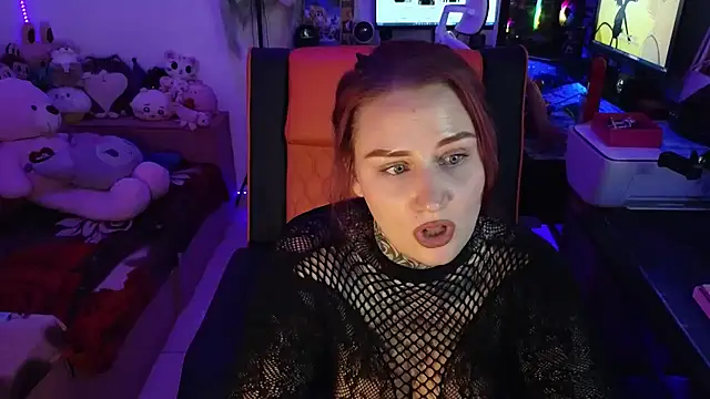 Snapshot of blazed_vixen chatting on May 2026 11:01:02 PM blazed vixen online show from May 2026 11:01:02 PM