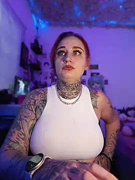 Snapshot of blazed_vixen chatting on June 2026 10:05:02 PM blazed vixen online show from June 2026 10:05:02 PM