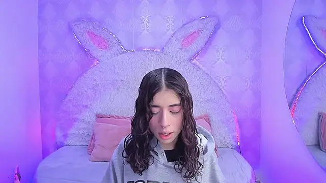 Gaby louse online show from April 2026 07:14:01 PM