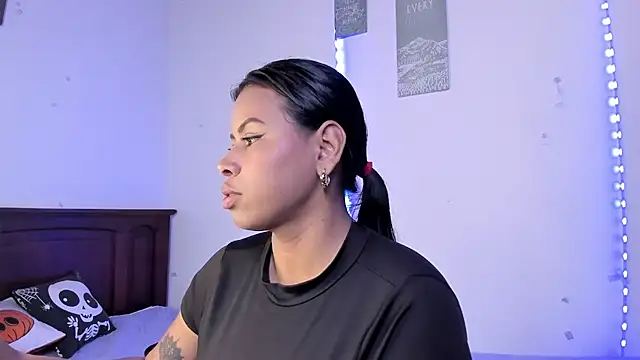 Michluxe 69 online show from November 2025 01:59:02 AM