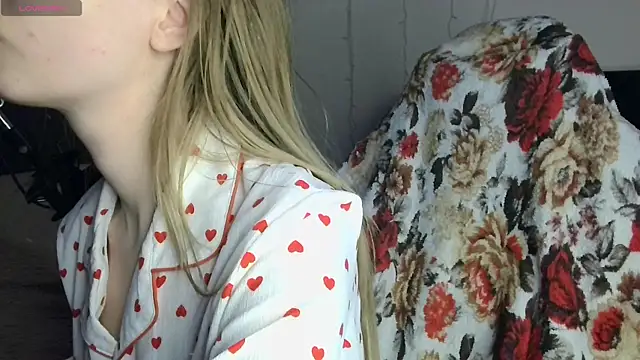 BabbbyFoxxx online show from April 2026 05:07:02 AM