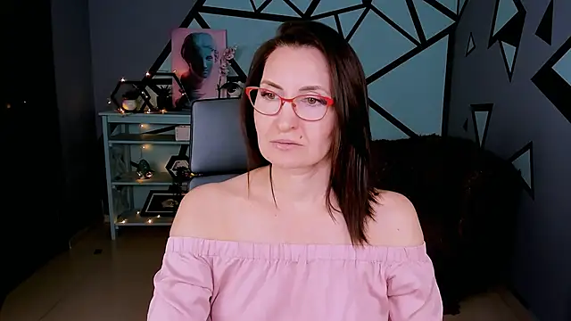 Snapshot of UnaTerra chatting on February 2026 09:08:01 AM UnaTerra online show from February 2026 09:08:01 AM