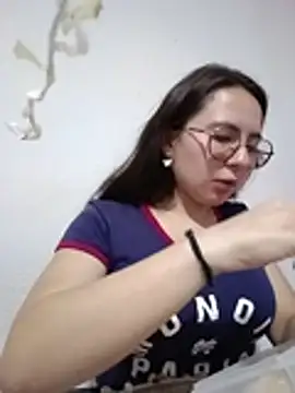 Snapshot of Bella_Sumers chatting on April 2026 06:13:02 PM Bella Sumers online show from April 2026 06:13:02 PM