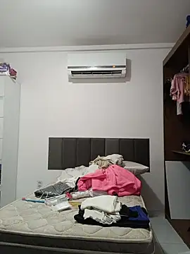 ApenasLys online show from February 2026 12:11:01 AM