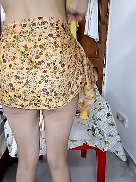 miss raavy online show from April 2026 04:26:02 PM