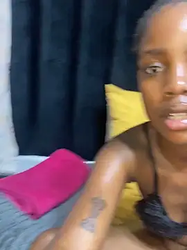 Littlebunny33 online show from April 2026 01:20:01 PM