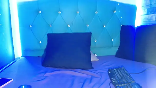 Yesamin Stone18 online show from April 2026 06:21:01 PM