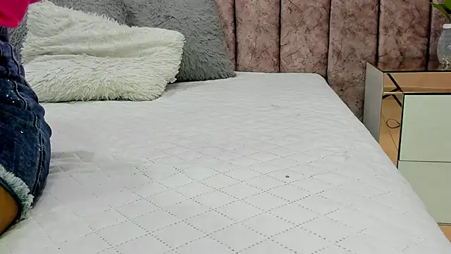 Ambeer fox  online show from March 2026 01:17:02 PM