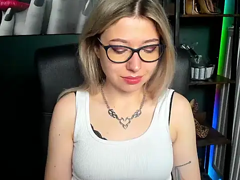 Snapshot of loveHeidi chatting on July 2026 04:29:01 AM loveHeidi online show from July 2026 04:29:01 AM