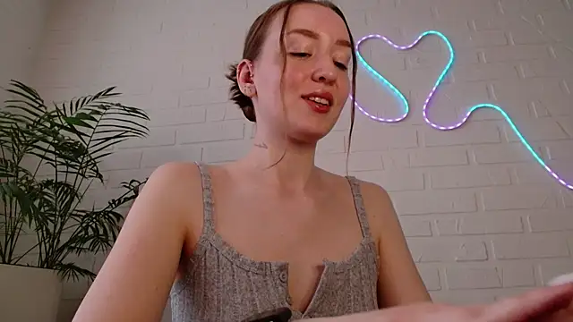 WhitePrincessLuna online show from April 2026 12:10:01 PM