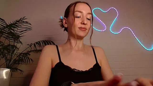 WhitePrincessLuna online show from April 2026 04:06:02 PM