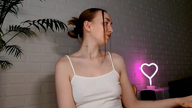 WhitePrincessLuna online show from July 2026 12:01:01 PM