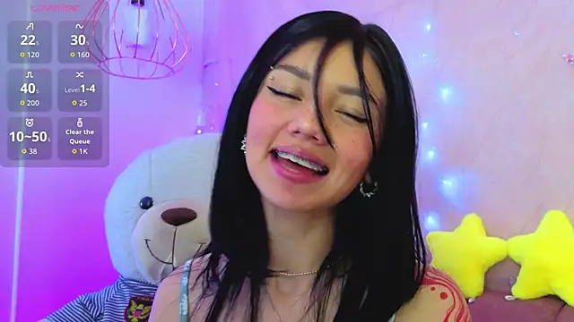 Snapshot of april_bennett chatting on June 2026 01:45:01 PM april bennett online show from June 2026 01:45:01 PM