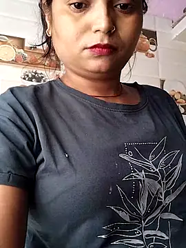 Hot-Pooja25 online show from April 2026 02:40:02 AM