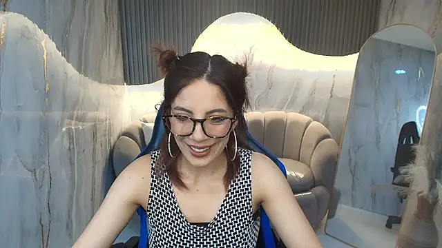nadia r  online show from June 2026 07:38:02 PM