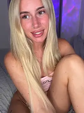SexySaraxxoo online show from June 2026 11:18:01 PM