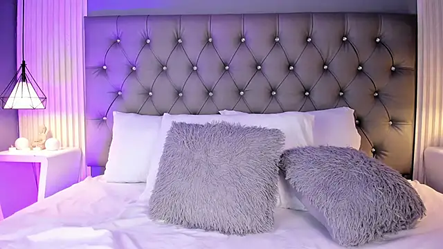 LunaBloomn online show from March 2026 05:58:02 PM