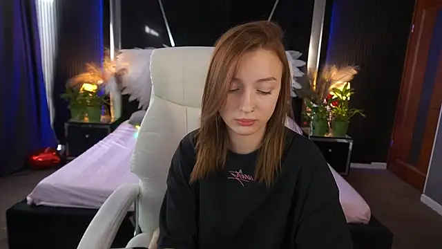 FoxyMayy online show from June 2026 02:33:01 PM