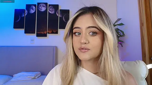 MaryMoon  online show from March 2026 07:17:01 PM