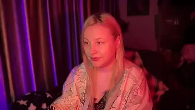 Snapshot of BikiHellena chatting on November 2025 12:45:02 AM BikiHellena online show from November 2025 12:45:02 AM