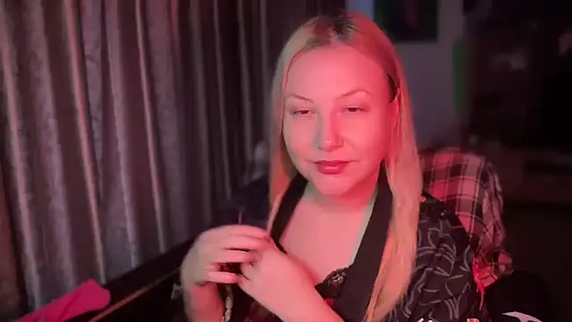 Snapshot of BikiHellena chatting on November 2025 06:35:02 AM BikiHellena online show from November 2025 06:35:02 AM