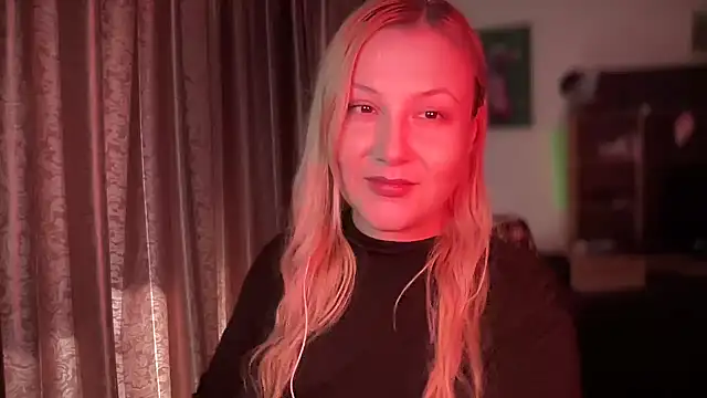 Snapshot of BikiHellena chatting on November 2025 09:42:02 AM BikiHellena online show from November 2025 09:42:02 AM