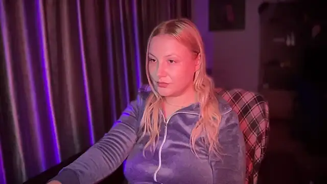 Snapshot of BikiHellena chatting on December 2025 07:03:02 AM BikiHellena online show from December 2025 07:03:02 AM