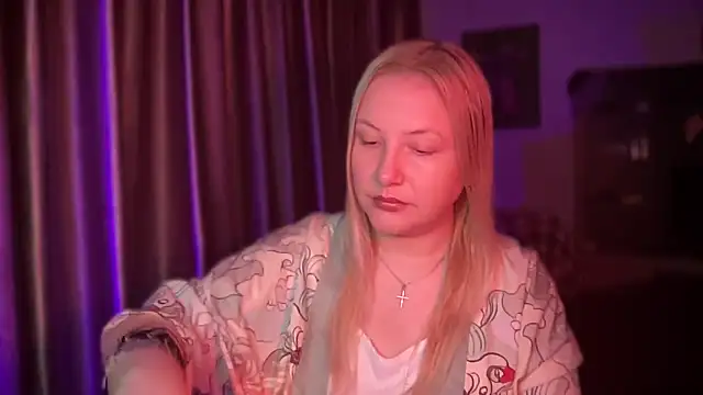 Snapshot of BikiHellena chatting on December 2025 09:49:01 AM BikiHellena online show from December 2025 09:49:01 AM