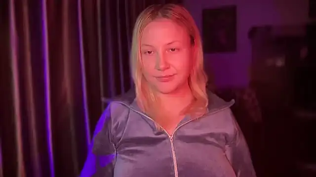 Snapshot of BikiHellena chatting on February 2026 05:22:02 PM BikiHellena online show from February 2026 05:22:02 PM