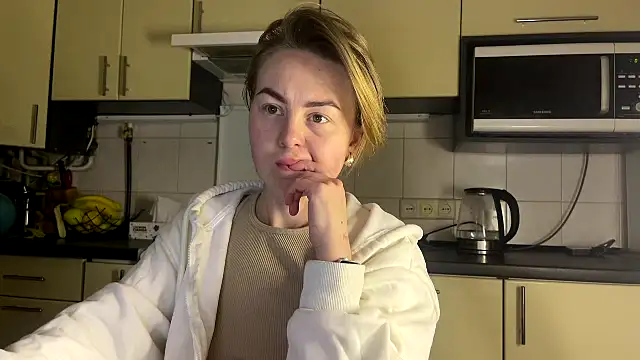 MartaLuna  online show from April 2026 09:37:01 PM