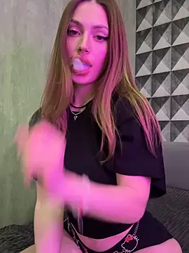 Elizabeth Tay online show from April 2026 06:10:01 PM