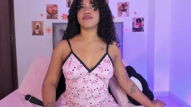 Snapshot of AfricaBell chatting on June 2026 04:35:01 AM AfricaBell online show from June 2026 04:35:01 AM