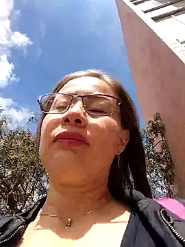 LaraCaliente online show from April 2026 02:39:01 PM